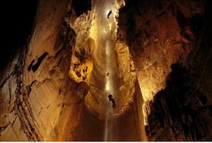 Read more about the article Krubera Cave – Dharti Ki Sabse Gehri Gufa | यह है धरती की सबसे गहरी गुफा
