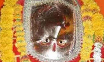 पाताल विजय हनुमान मंदिर - इस मंदिर में उल्टी है भगवान की प्रतिमा