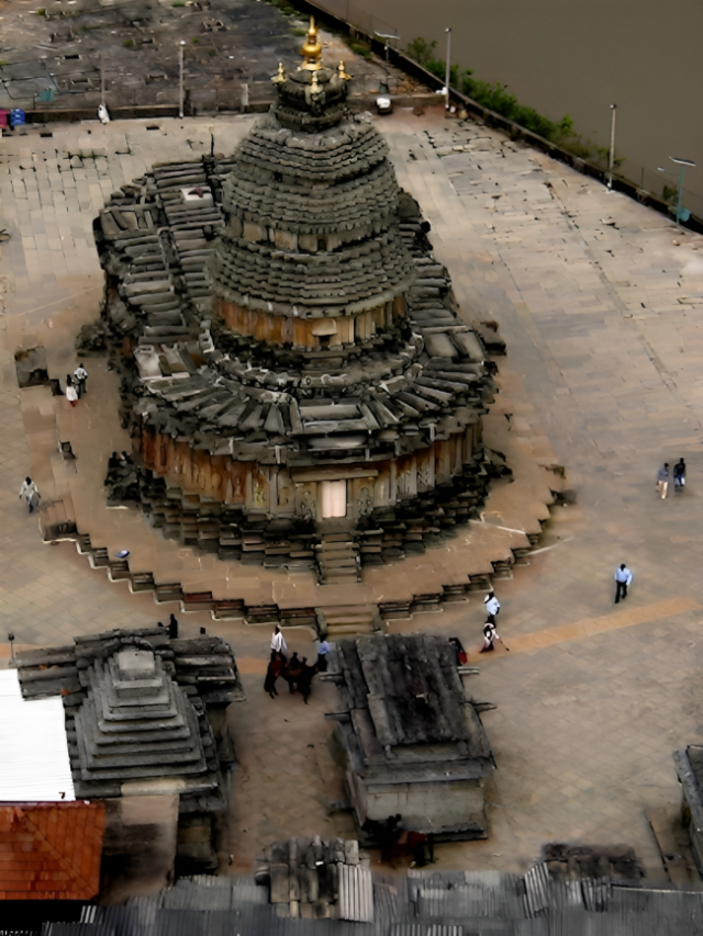 कैसे इस मंदिर के 12 खंबे बताते है साल के 12 महीनों के बारे में