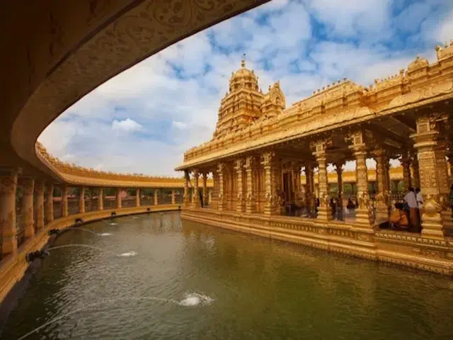 Read more about the article Sripuram Mandir – दक्षिण का स्वर्ण मंदिर जो बना है 1500 किलो सोने से